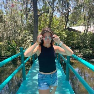 Meet your Posher, Claire